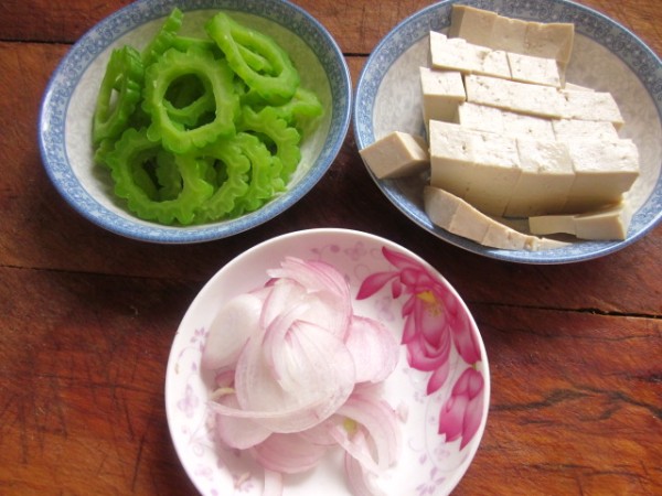 Bitter Gourd Braised Tofu recipe