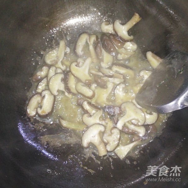 Mushroom and Pork Liver Soup recipe