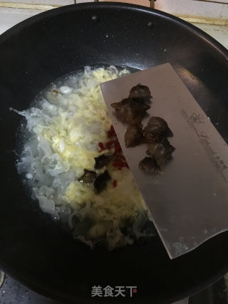 Sea Cucumber and Tremella Soup recipe