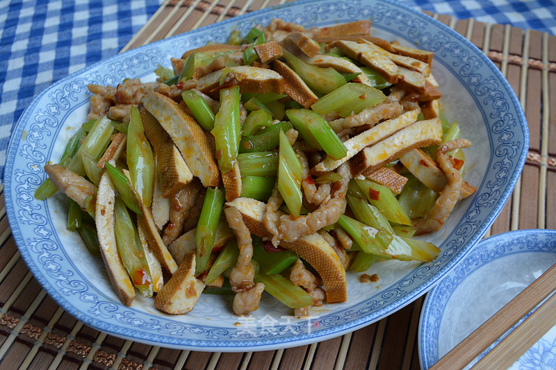 Spicy Smoked Dried Celery recipe