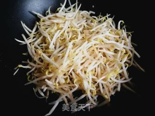 Stir-fried Leek with Mung Bean Sprouts recipe