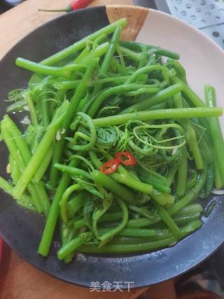 Stir-fried Melon Seedlings with Garlic recipe