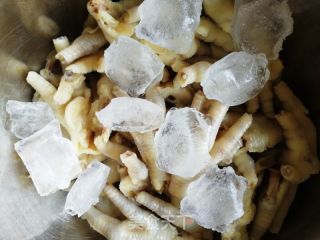 Eat While Watching The Ball-lemon Chicken Feet recipe