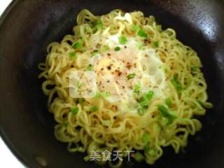 Instant Noodles with Bird's Nest Egg recipe