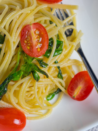Tomato Noodles with Squeezed Olive Oil and Basil recipe