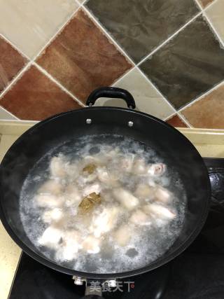 Braised Lotus Root with Pig's Trotters and Soybeans recipe