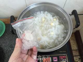 White Fungus and Lotus Seed Soup recipe