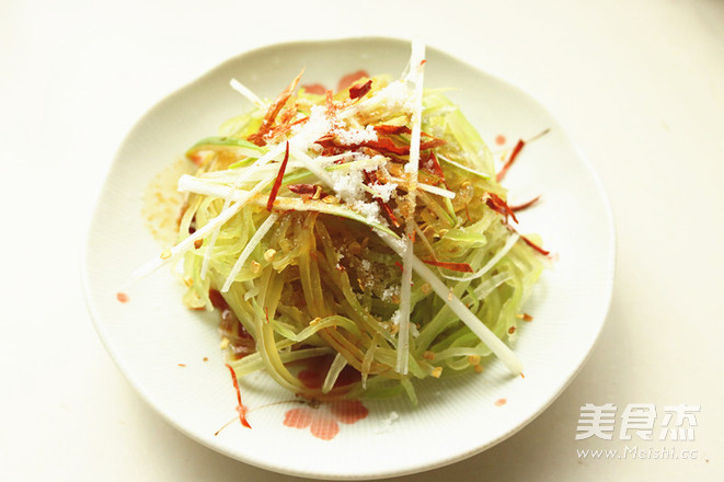 Shredded Lettuce Salad with Scallions recipe