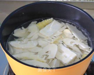 【thick Broth Makes The Taste Fresher】---chun Bamboo Shoots Ham Soup recipe