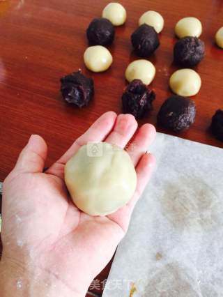 Bean Paste Mooncakes recipe