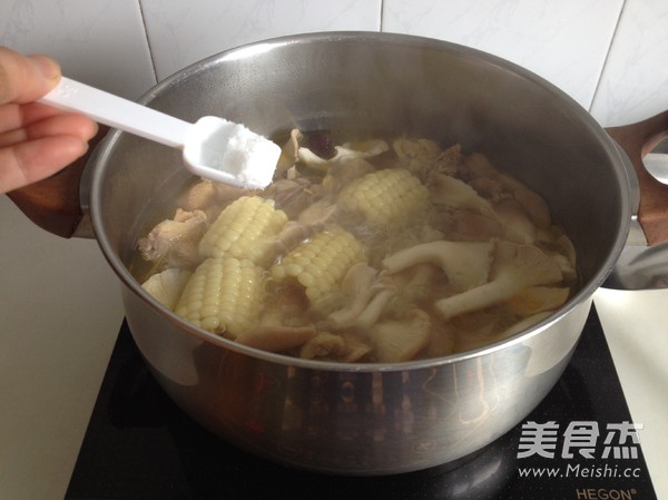 Hericium and Corn Chicken Soup recipe