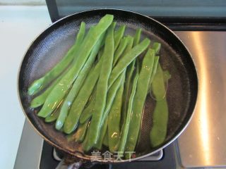 Stir-fried Sword Bean Shreds recipe