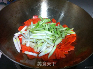Stir-fried Carrots with Fragrant Green Garlic recipe