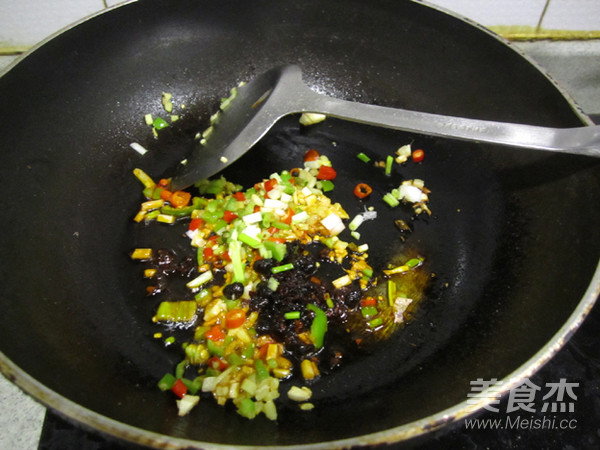 Chili Tempeh Mixed with Songhua Egg recipe