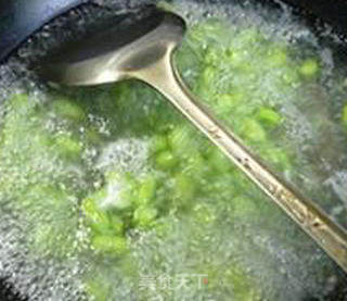 Stir-fried Edamame with Sauerkraut and Lean Pork Shreds recipe