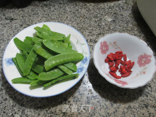 Goji Berry Snow Peas recipe