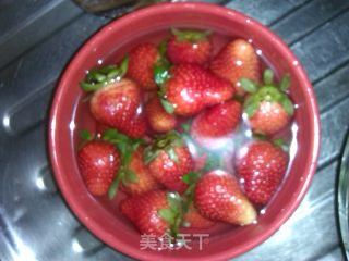 Cucumber Mixed with Strawberries recipe