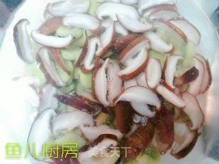 Fresh Squid, Shiitake Mushrooms and Green Broad Beans──private Dishes in Yuer's Kitchen recipe