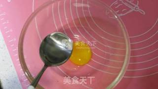 Cantonese-style Coconut Milk Fragrant Mooncakes recipe