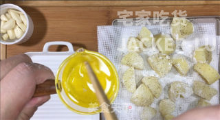 Super Crispy and Buttery Baked Potato Wedges, Full of Milk Flavor, Crispy Crust, Soft and Layered Inside! recipe