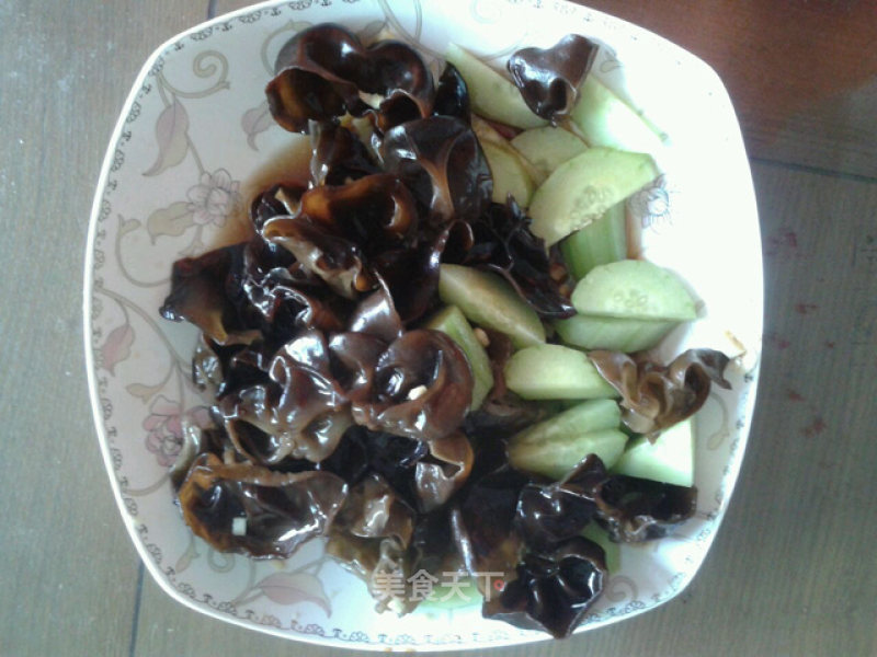 Black Fungus Mixed with Cucumber recipe