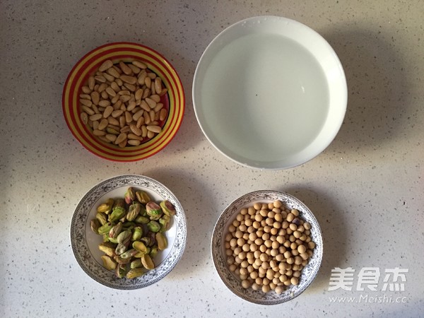 Pistachio and Pine Nut Soy Milk recipe