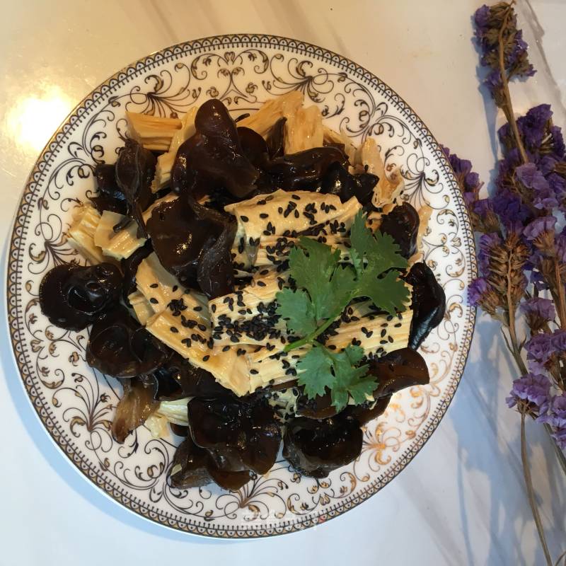 Sesame Yuba Mixed with Fungus recipe