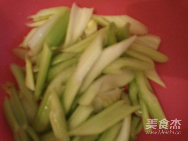 Stir-fried Celery with Conch Meat recipe
