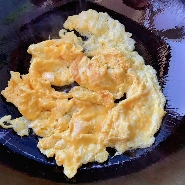 Scrambled Eggs with Leek and Shrimp Skin recipe