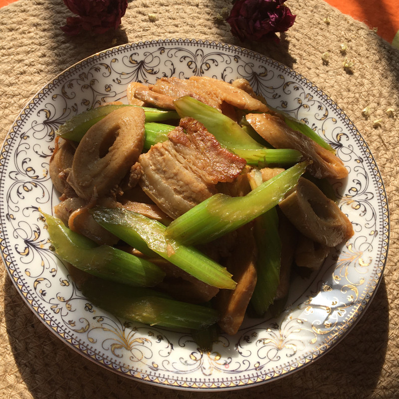 Stir-fried Pork Belly with Celery Intestines recipe