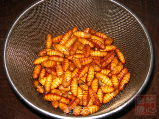 Very Gourmet-fried Silkworm Chrysalis with Leeks recipe