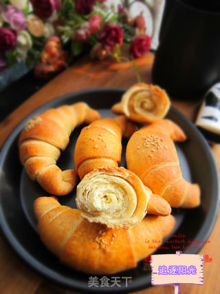 Unique Flavor of Hard Bread-golden Horns recipe