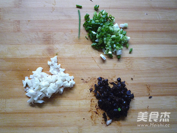 Stir-fried Enoki Mushroom with Black Bean Sauce recipe