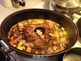 Western Food/fried Pork with Apples, Carrots and Scallions Staple Boiled Potatoes recipe
