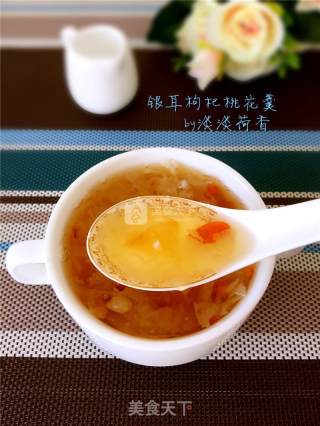 White Fungus, Wolfberry and Peach Flower Soup recipe