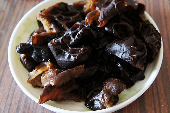 Cold Broccoli Black Fungus recipe