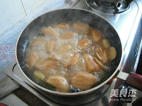 Braised Chicken Wings with Potatoes recipe