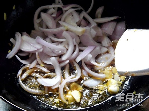 Stir-fried Shrimp with Onion recipe