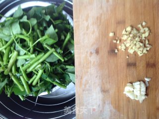 Stir-fried Water Spinach recipe