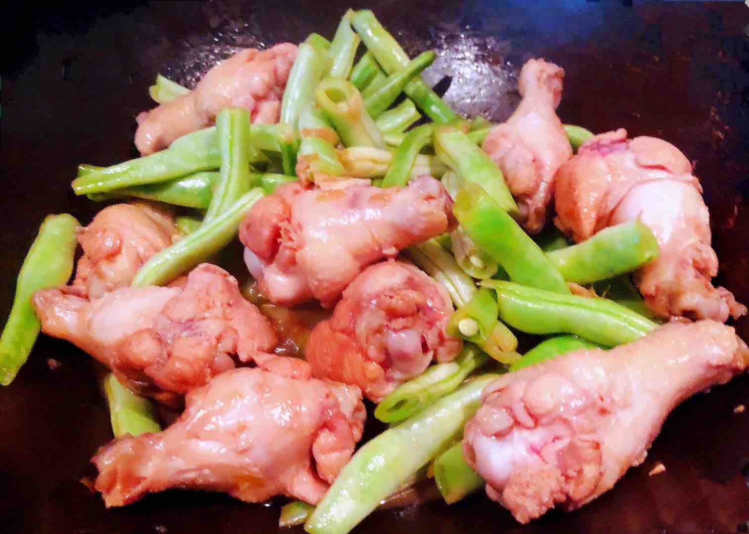 Braised Beans with Mushroom and Chicken Wing Root recipe