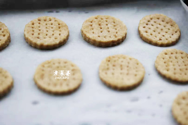 Whole Wheat Soda Crackers recipe