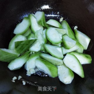 Stir-fried Loofah with Wolfberry recipe