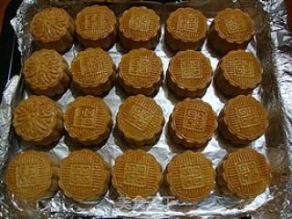 Full Moon Mid-autumn Festival----------[cantonese Strawberry Bean Paste Mooncakes] recipe