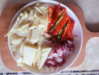 Fried Pork with Kelp and Bamboo Shoots recipe