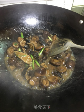 Braised Mushroom and Sea Cucumber with Abalone Sauce recipe