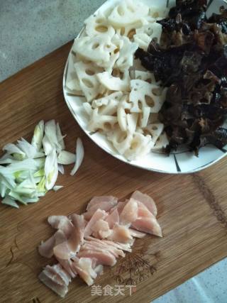Stir Fried Fungus with Lotus Root recipe