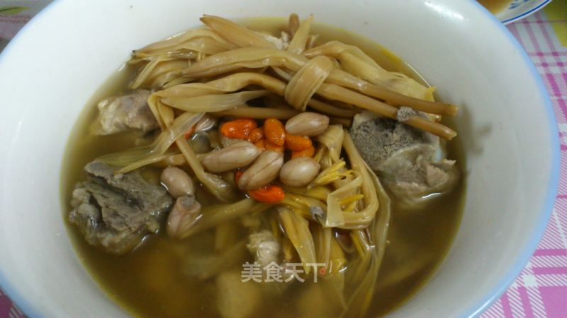 Daylily and Wolfberry Pork Ribs Soup recipe