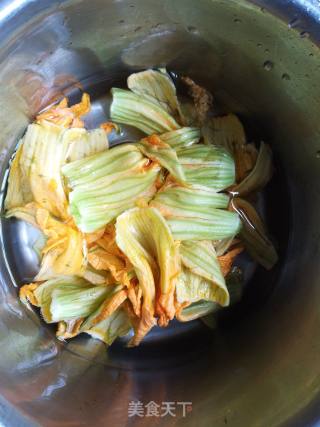 Pumpkin Flower Omelette recipe