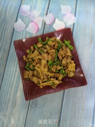 Fried Pork Belly with Yuba and Cowpea recipe