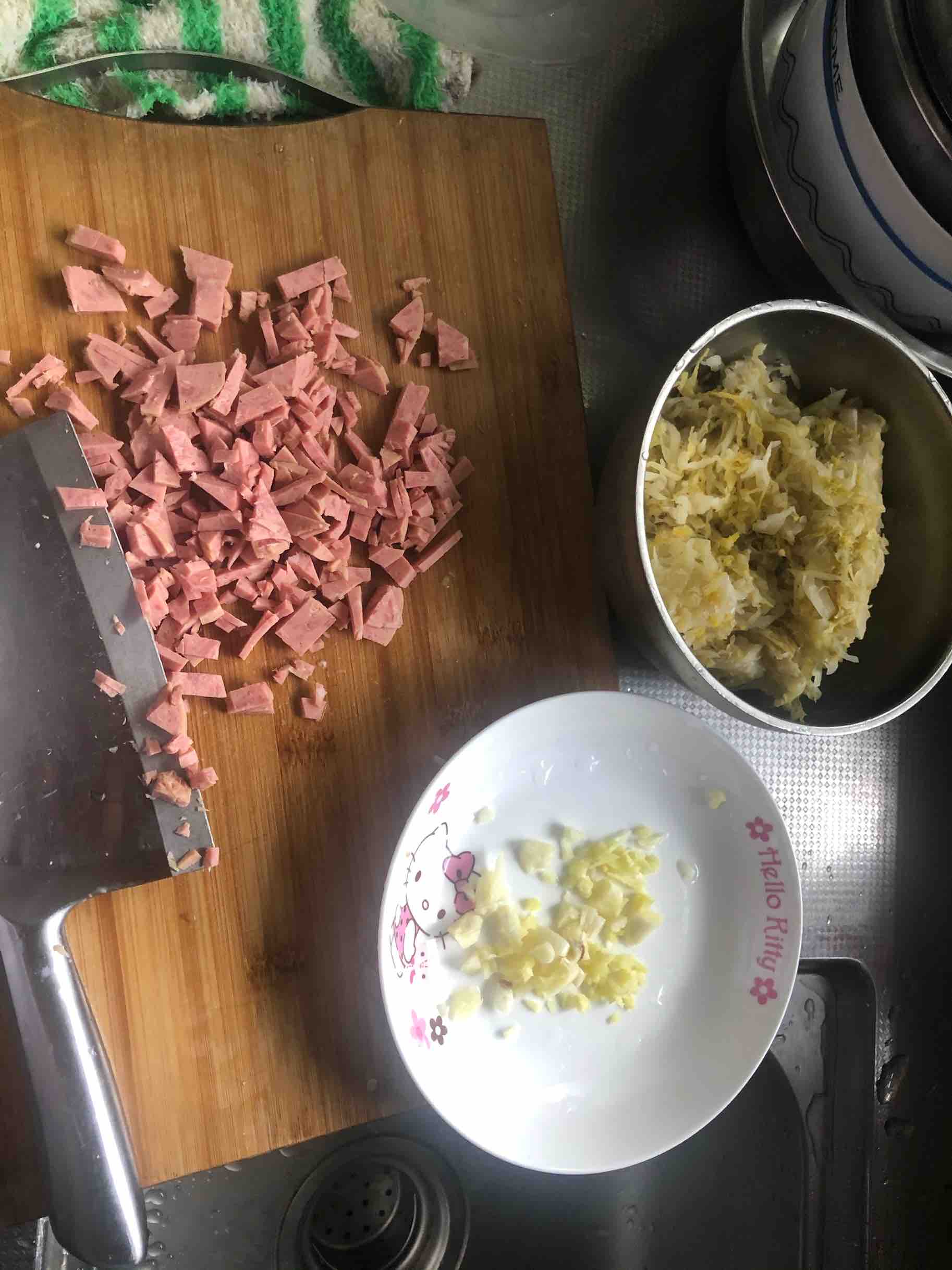Stir-fried Diced Luncheon Meat with Sauerkraut Shreds recipe